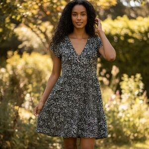 💥Jessica Simpson Flutter Sleeve Tiered Mini Dress
